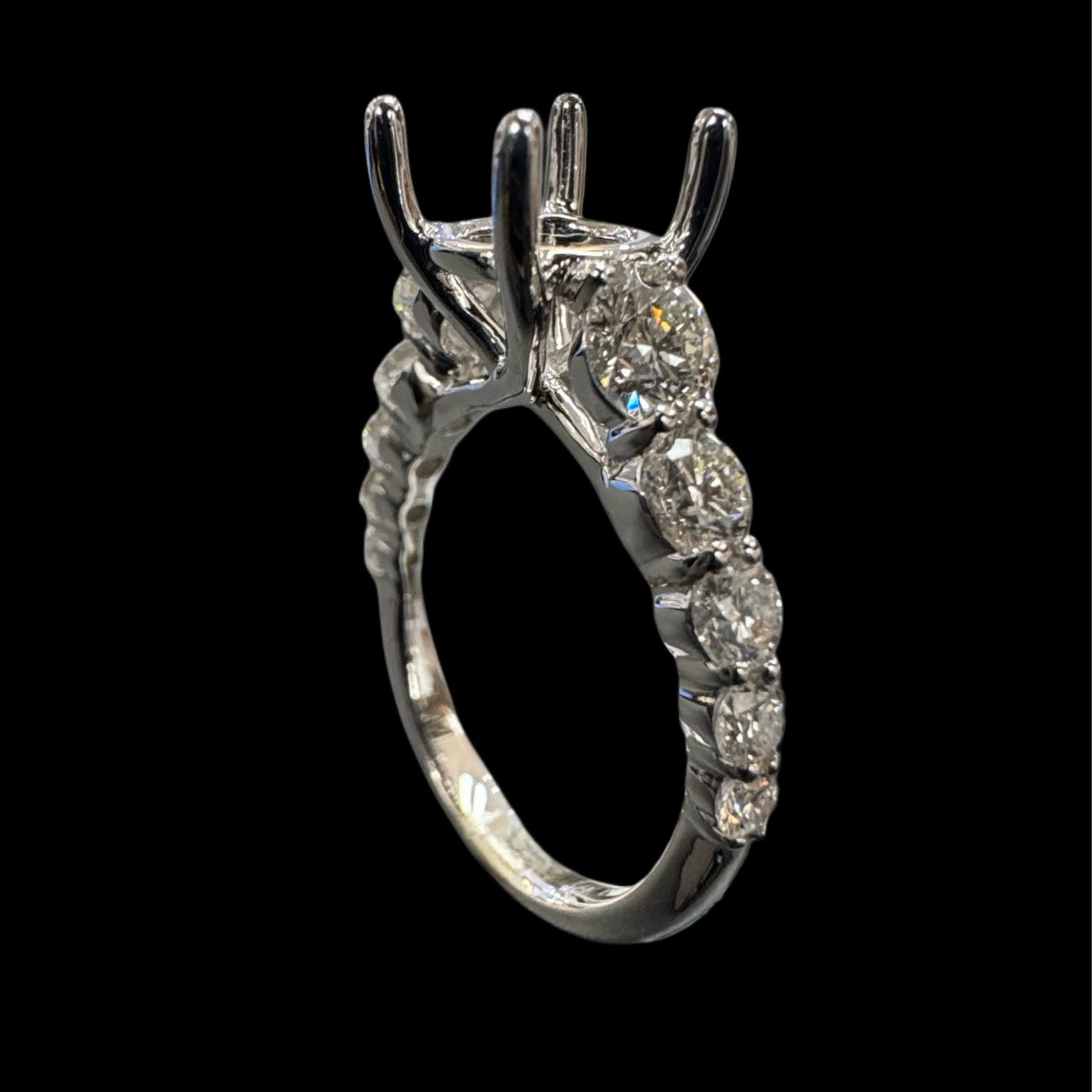 Graduated Diamond Engagement Ring Setting