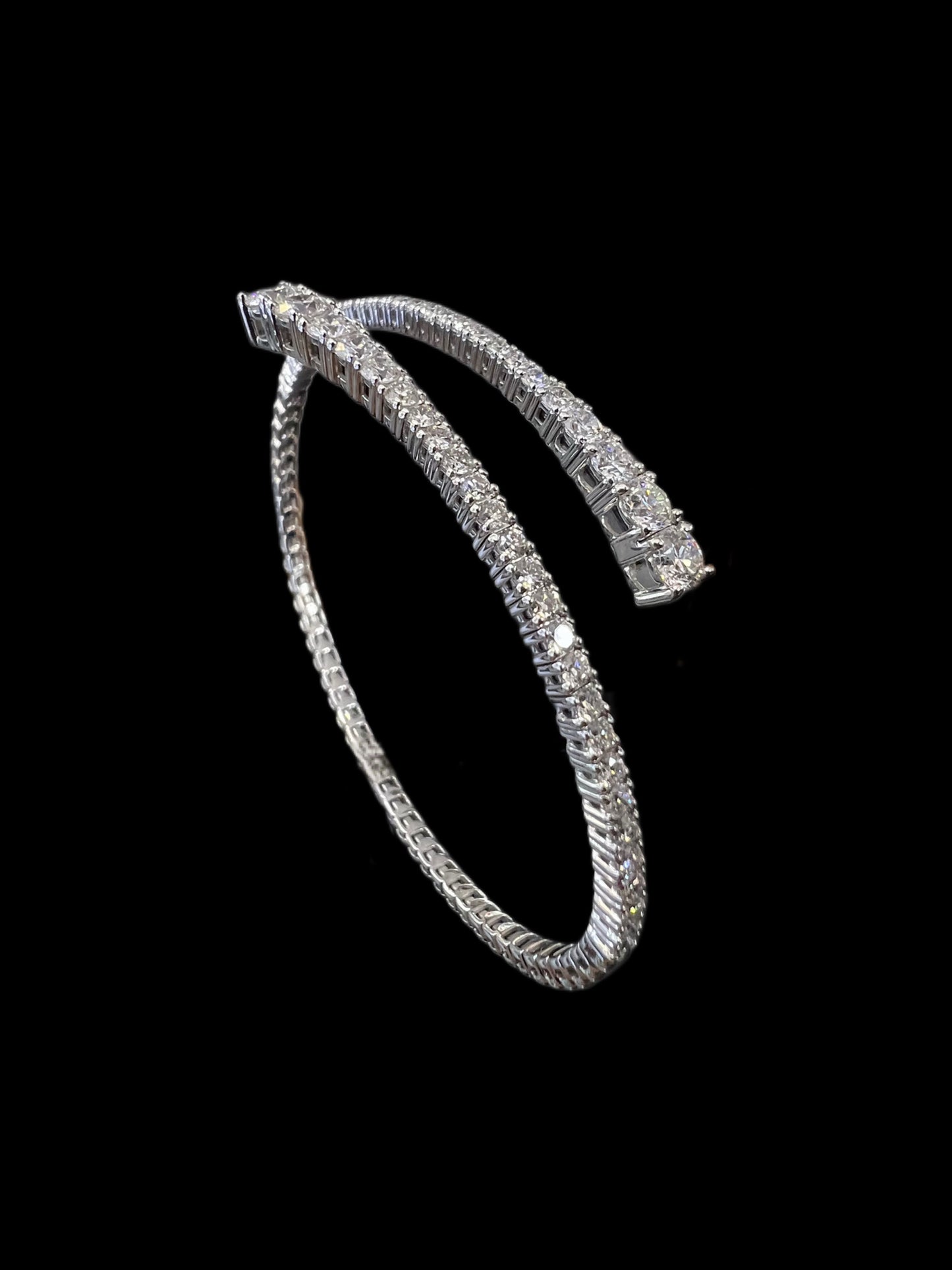 Flexabile Graduated Diamond Bangle